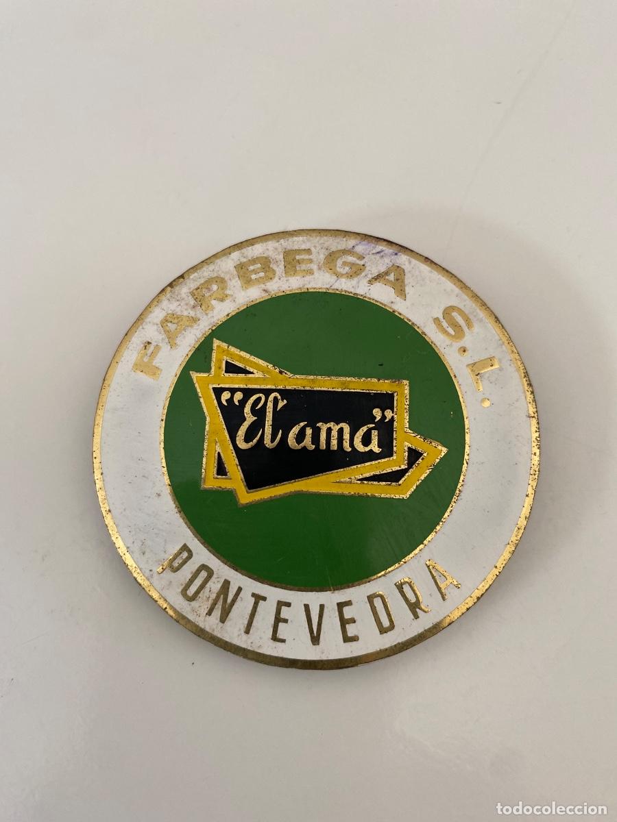 Pins de colecci&oacute;n: Pontevedra. Broche de metal de repartidor de gaseosas El Ama. Mide 6 cm