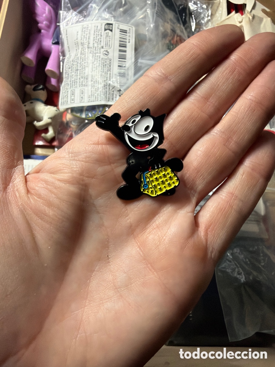 Pins de colecci&oacute;n: (I) Pin de metal F&eacute;lix el gato