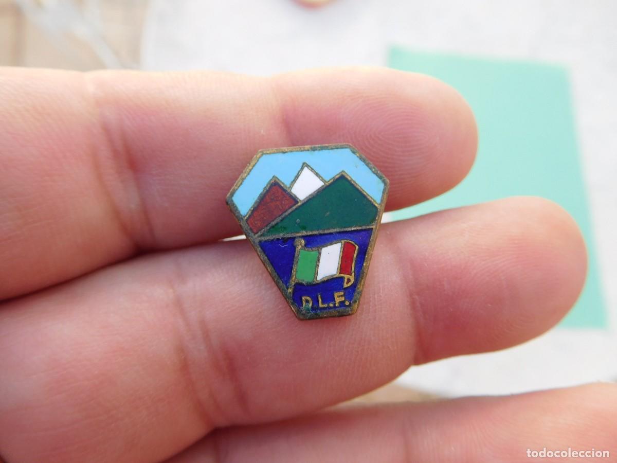 Pins de colecci&oacute;n: Insignia antigua esmaltada asociaci&oacute;n tur&iacute;stica de ferroviarios Italia