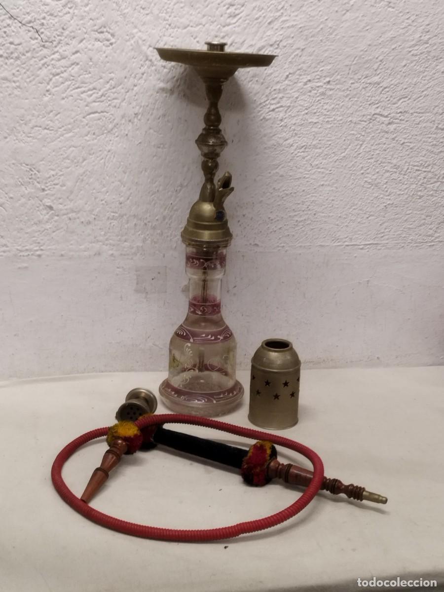 Pipas de fumar: Antigua gran pipa de agua, con motivos de pescadores de &eacute;poca. Cachimba, fumar xixa.
