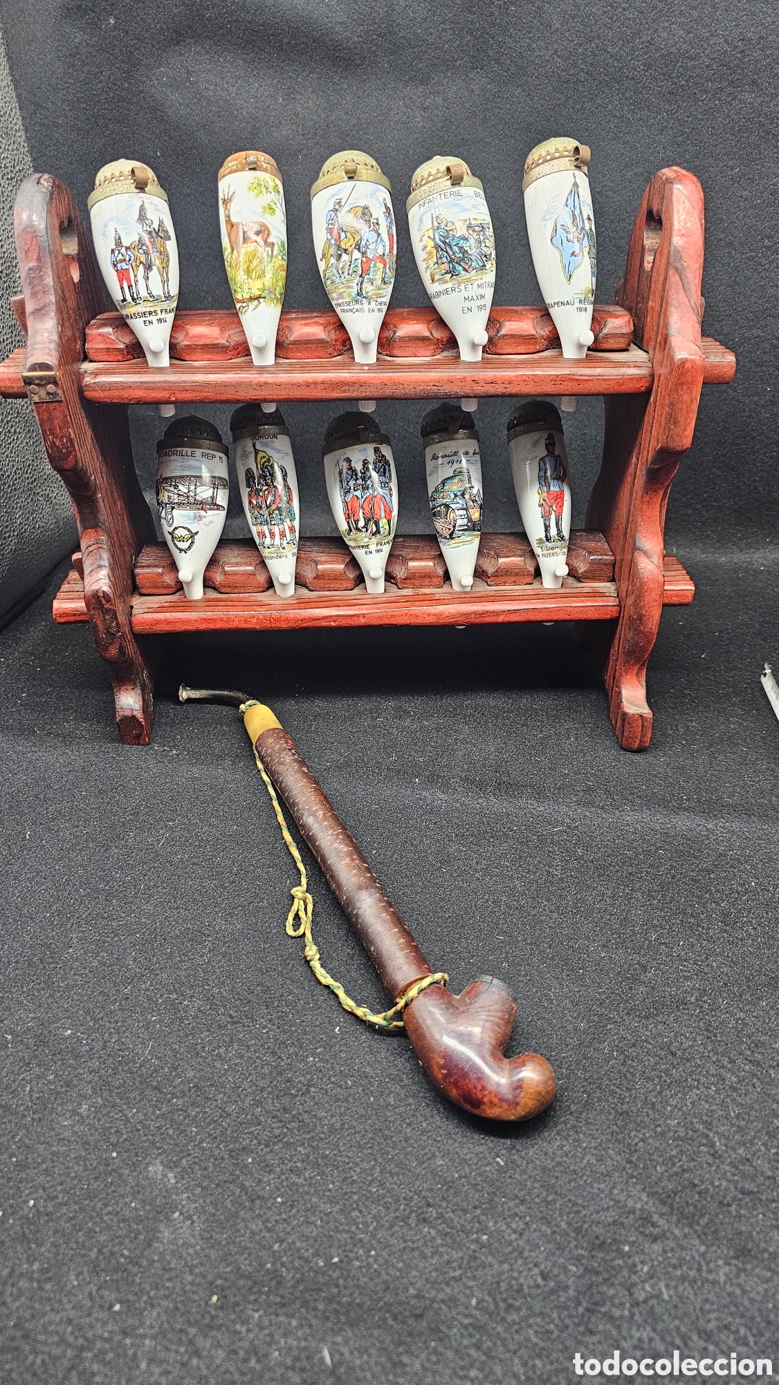 Pipes: Colecci&oacute;n de pipas antiguas de porcelana con expositor