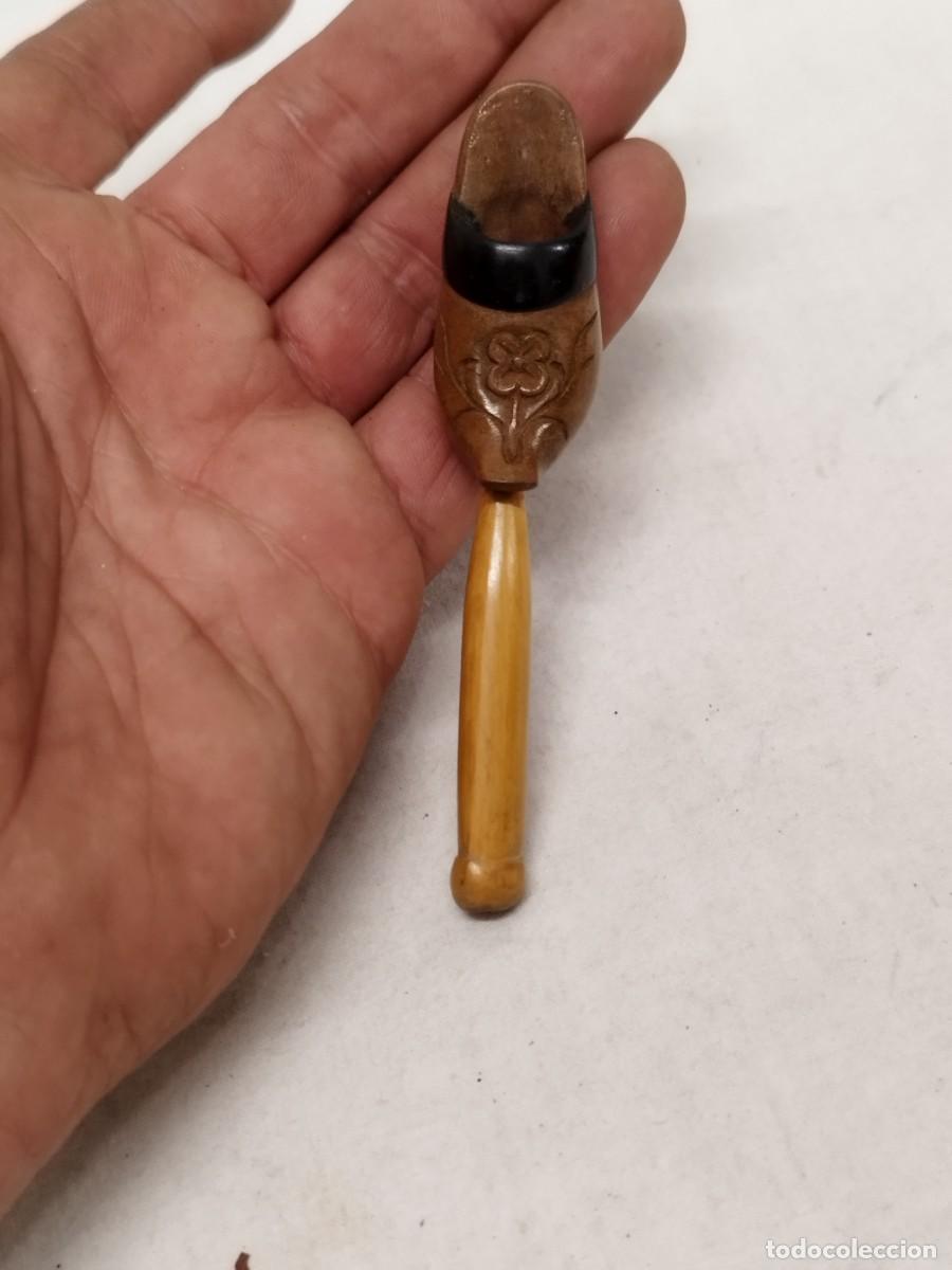 Pipas de fumar: Antigua pipa de fumar con la cazoleta en forma de Zueco de madera.