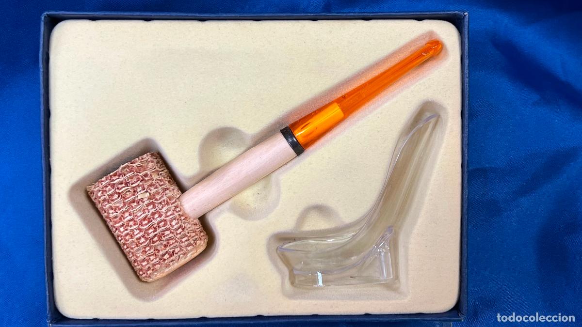 Pipas de fumar: PIPA DE FUMAR DE COLECCI&Oacute;N EN SU ESTUCHE CON CAZOLETA LABRADA ESTILO R&Uacute;STICO DE BREZO