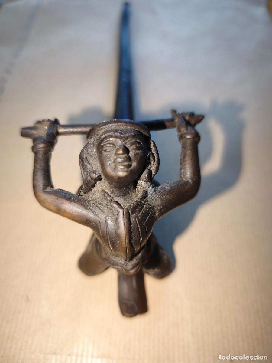 Pipas de fumar: PIPA CEREMONIAL DE BRONCE AFRICANA MUY ANTIGUA