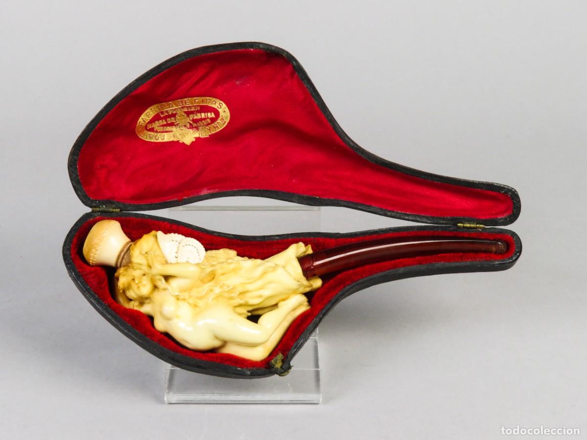 Pipas de fumar: Pipa de Espuma de Mar tallada Art Nouveau con escena mitol&oacute;gica casa La Parisienne hacia 1910