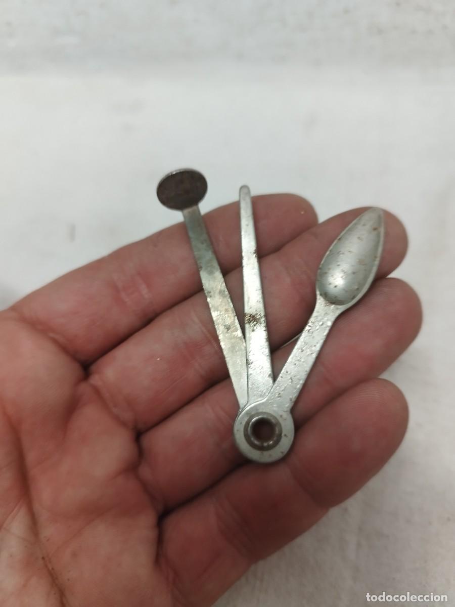 Pipas de fumar: Antiguo limpia pipas, rascador. Metalico.