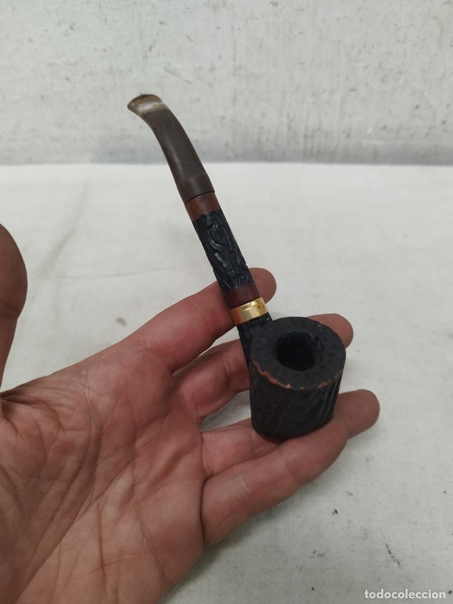 Pipas de fumar: Antigua pipa de fumar tabaco, de madera tallada.