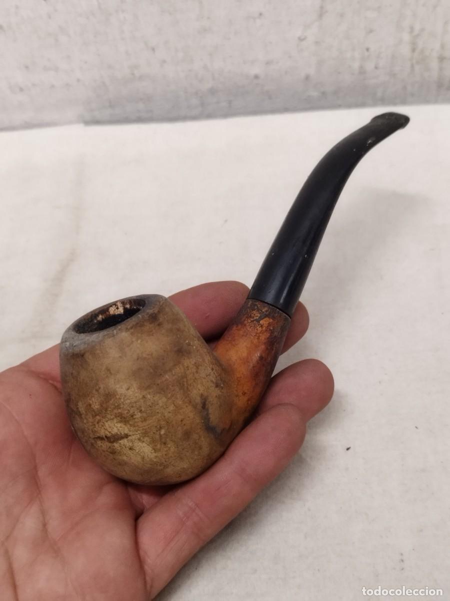 Pipas de fumar: Antigua pipa de fumar tabaco, sin marcaje a identificar. De madera.