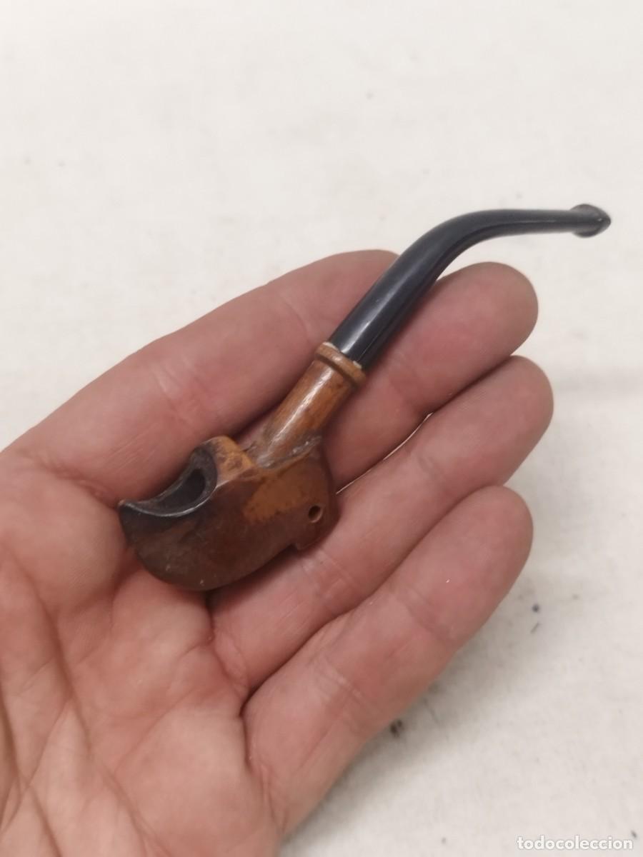 Pipas de fumar: Antigua peque&ntilde;a pipa de fumar tabaco, con la cazoleta en forma de zueco de madera.