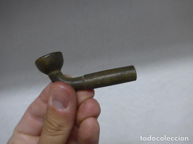 Pipas de fumar: Antigua pipa de fumar de bronce, original, seguramente etnica africana.