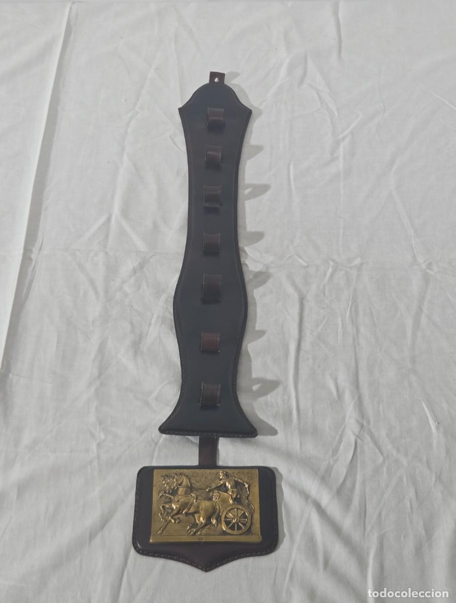 Pipas de fumar: Soporte de pared para pipas de fumar, cuero o material con bronce