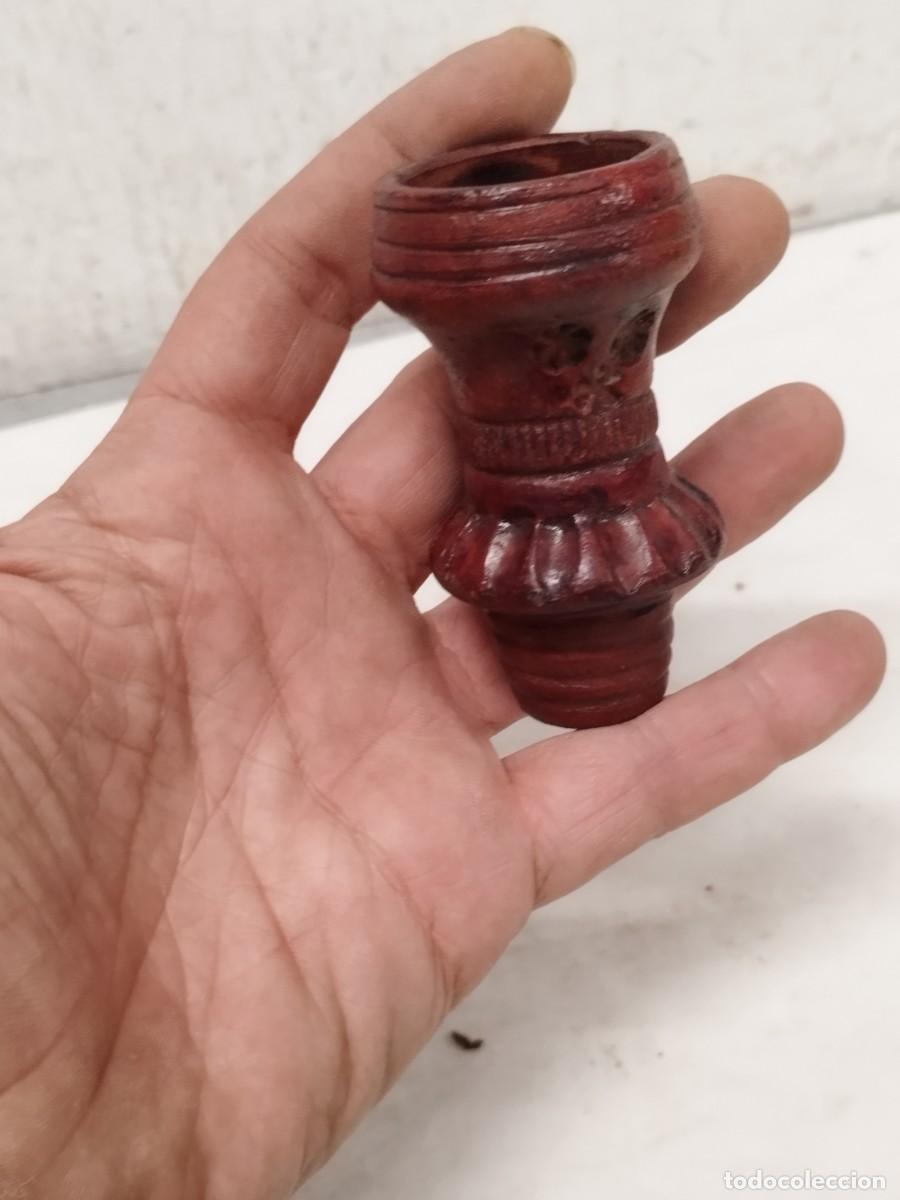 Pipas de fumar: Antigua cazoleta de pipa de fumar en terracota. A identificar.