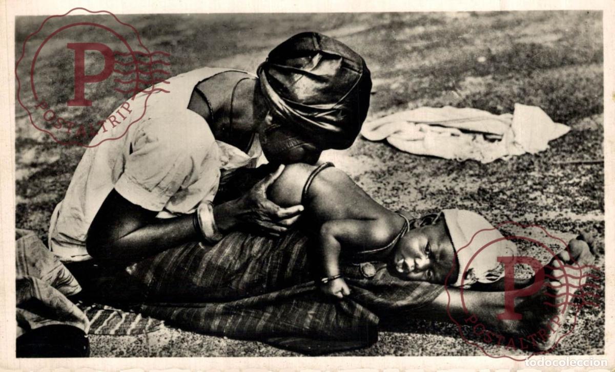 Postais: NIGER - AFRIQUE - Belle vue dun b&eacute;b&eacute; recevant un lavement au piment