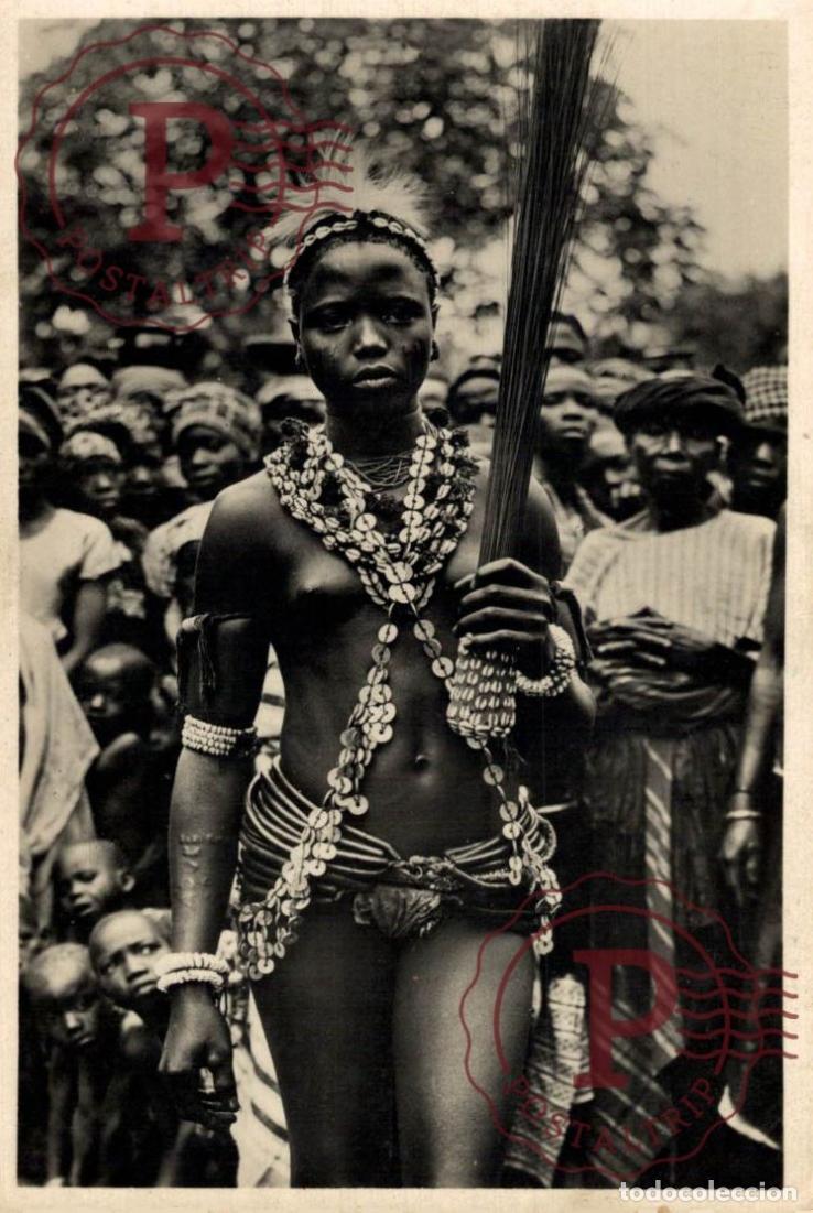 Postais: DAHOMEY FETICHEUSE DE SAVE EN TENUE DE DANSE EROTISME NAKED NUE SEINS NUS AFRIQUE AFRICA