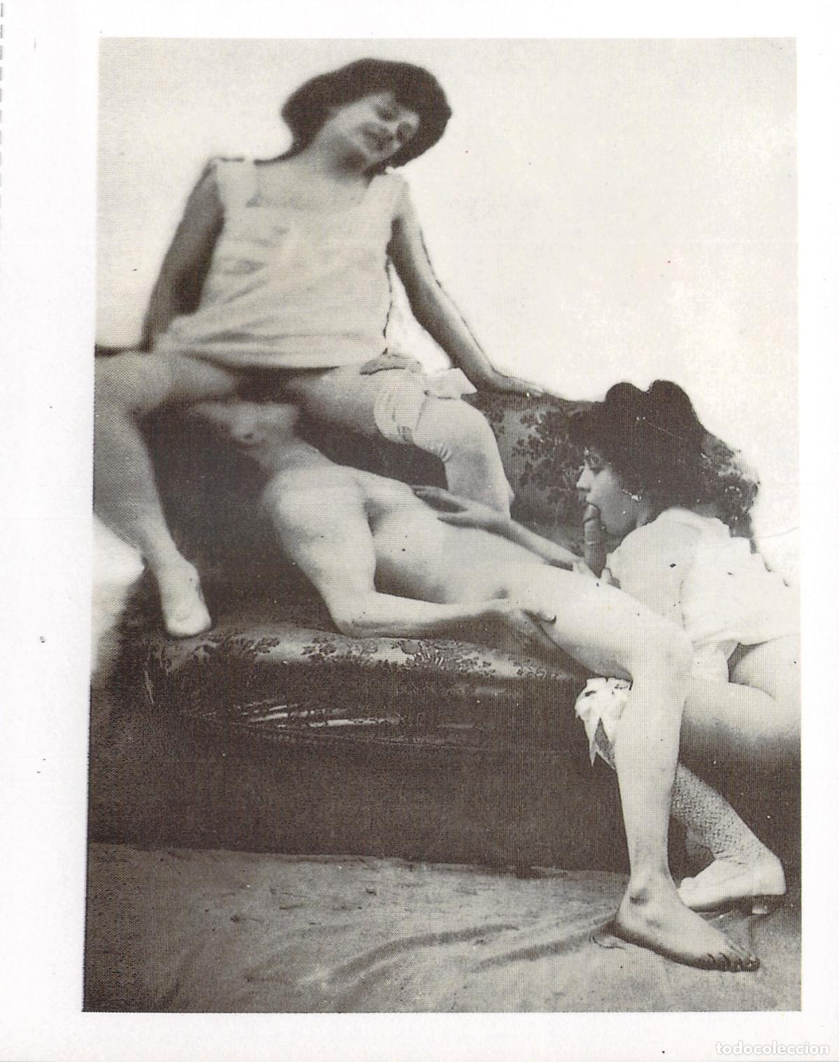 Postales: Postal Er&oacute;tica Escena de Tr&iacute;o en Div&aacute;n Fotograf&iacute;a Cl&aacute;sica Reproducci&oacute;n