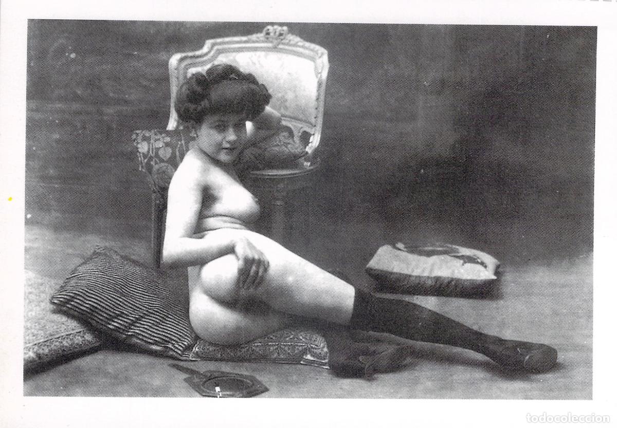 Postales: Tarjeta Postal de Desnudo Art&iacute;stico Femenino con Medias Negras Reproducci&oacute;n