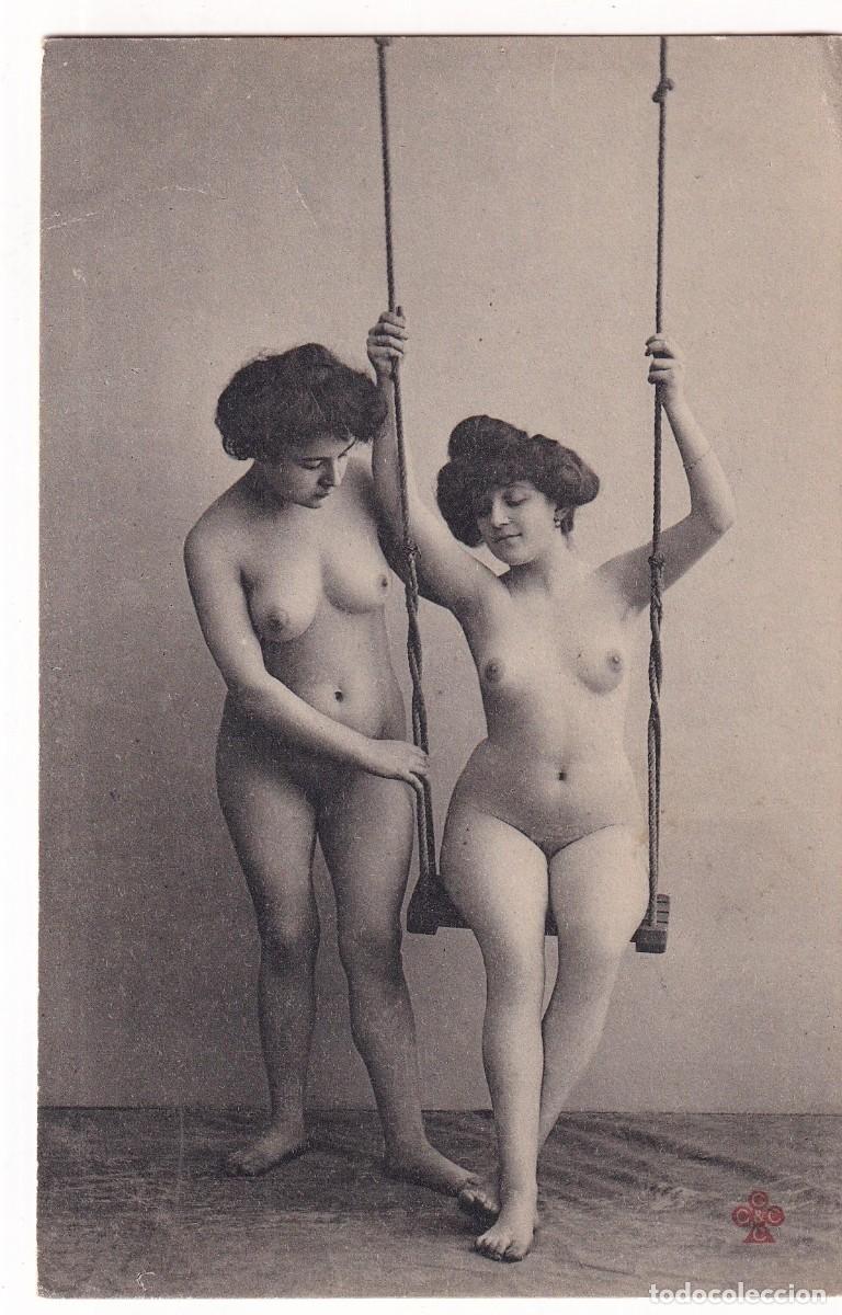 Postales: EROTICA FOTOGRAFIA DESNUDO FEMENINO DOS MUJERES EN COLUMPIO. REVERSO FRANC&Eacute;S SIN CIRCULAR