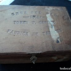 Cajas de Puros: ANTIGUA CAJA DE PUROS DE MADERA CRUZ DEL MAR TOMÁS V. CAPOTE - FÁBRICA DE TABACOS -50 ENTREACTOS