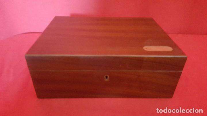 Cajas de puros: G Caja para puros. En pl&aacute;stico. - Foto 1