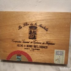 Cajas de Puros: CAJA DE MADERA DE PUROS LA FLOR DE LA ISABELA (VACÍA) FILIPINAS - HECHO A MANO - 25 CORONAS. Lote 293498818