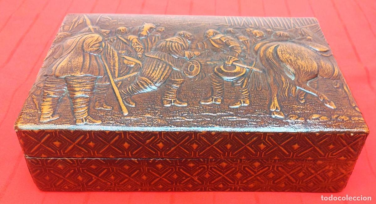 Cajas de puros: CAJA DE TABACO BAJO RELIEVE - Foto 2
