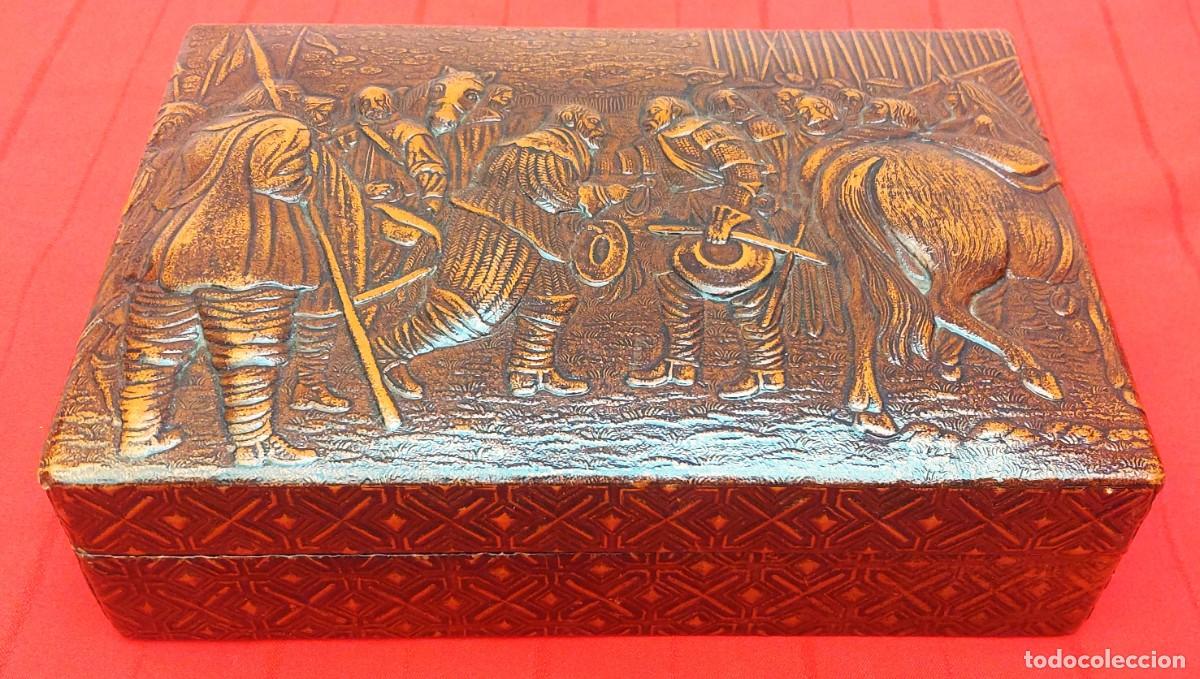 Cajas de puros: CAJA DE TABACO BAJO RELIEVE - Foto 3