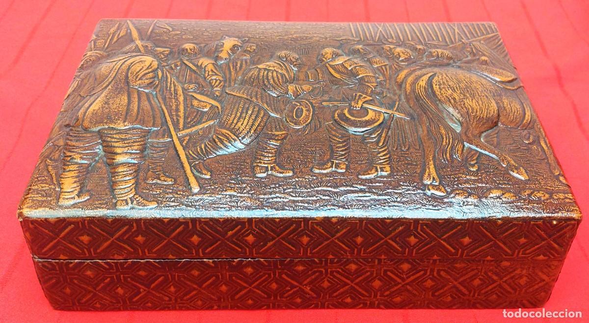 Cajas de puros: CAJA DE TABACO BAJO RELIEVE - Foto 5