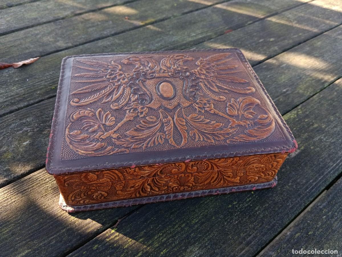 Cajas de puros: CAJA CIGARROS PUROS REPUJADA MADERA. - Foto 1