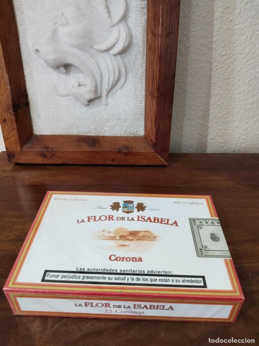 Cajas de Puros: Caja de puros La Flor de la Isabela. 25 CORONAS. Precintada. Ver.