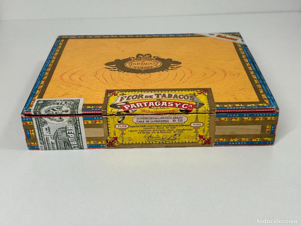 Cajas de Puros: ANTIGUA CAJA DE PUROS CON 22 FLOR DE TABACO PARTAGAS HABANA