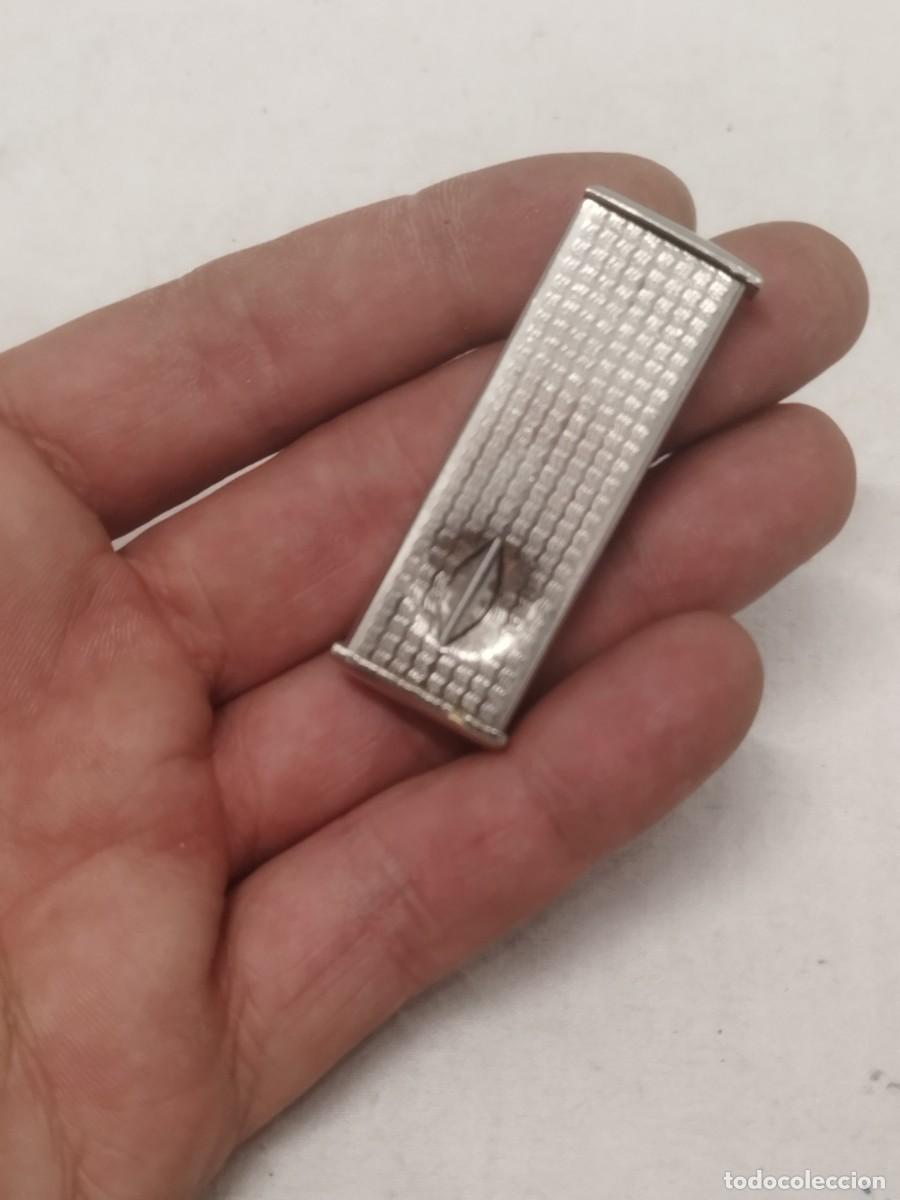 Cajas de Puros: Antiguo Cortapuros de metal plateado.