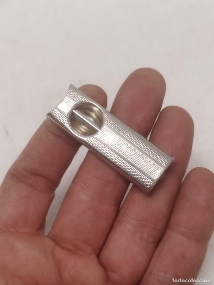 Cigar Boxes: Antiguo Cortapuros de metal plateado.