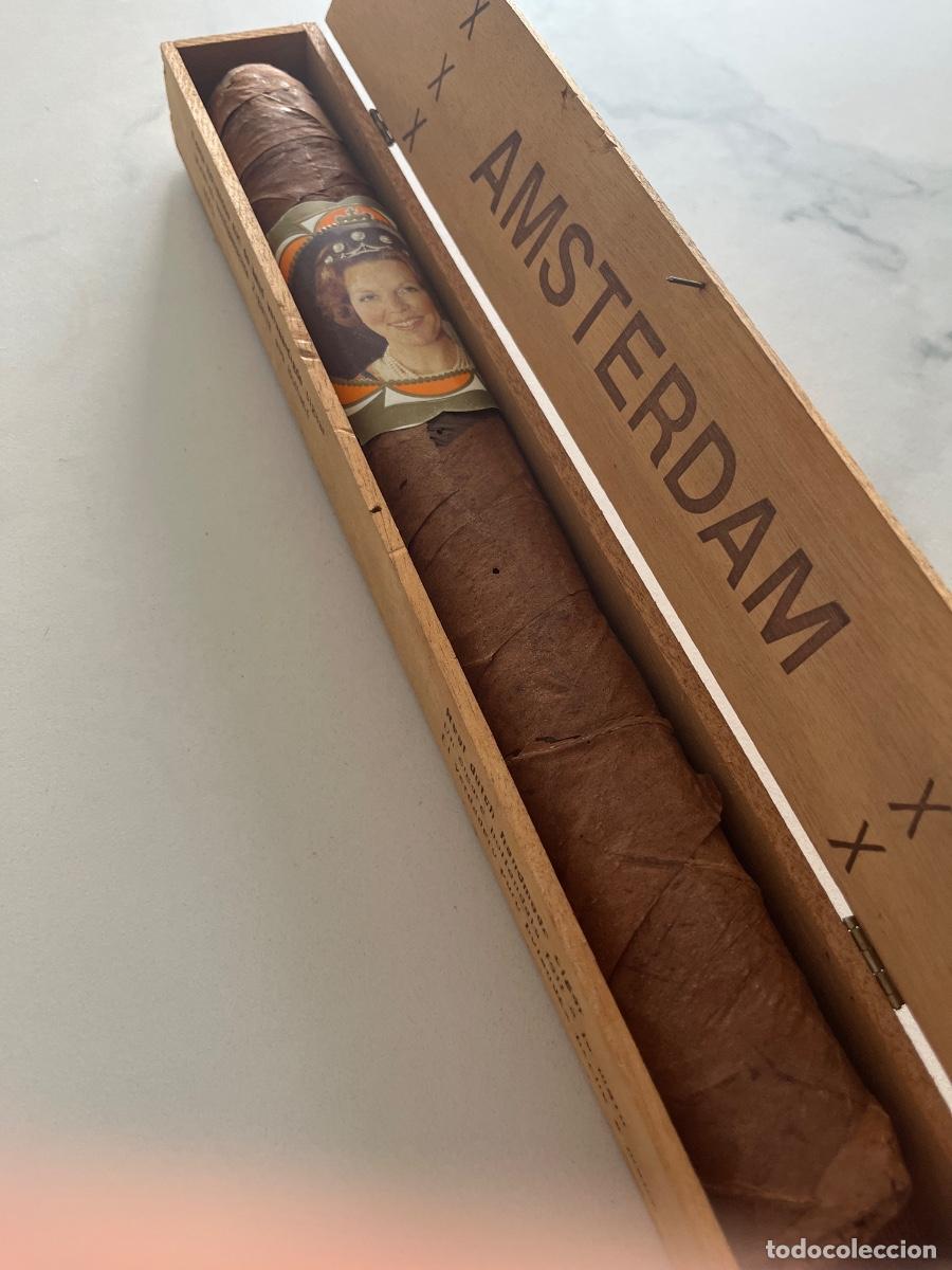 Cajas de Puros: Antiguo habano conmemorativo de la Reina de los Pa&iacute;ses Bajos.