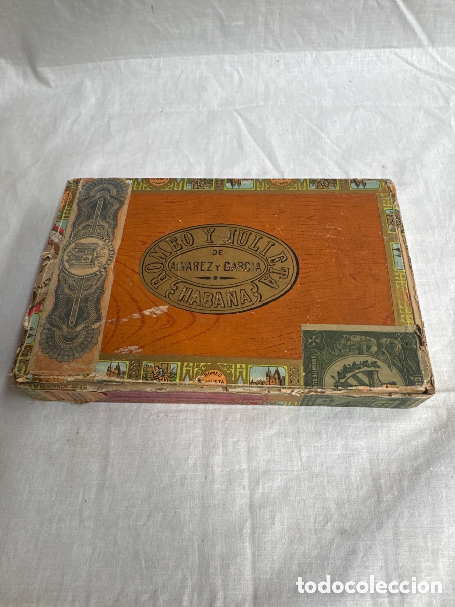 Cajas de Puros: Caja abierta con 11 puros Romeo y Julieta, Habana Cuba