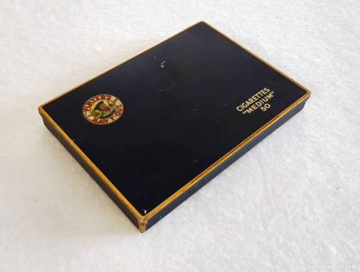Cajas de Puros: ANTIGUA CAJA DE CIGARRILLOS PLAYERS NAVY CUT. / CIGARETTES &ldquo;MEDIUM&rdquo; 50, DE JOHN PLAYER & SONS. VAC&Iacute;A