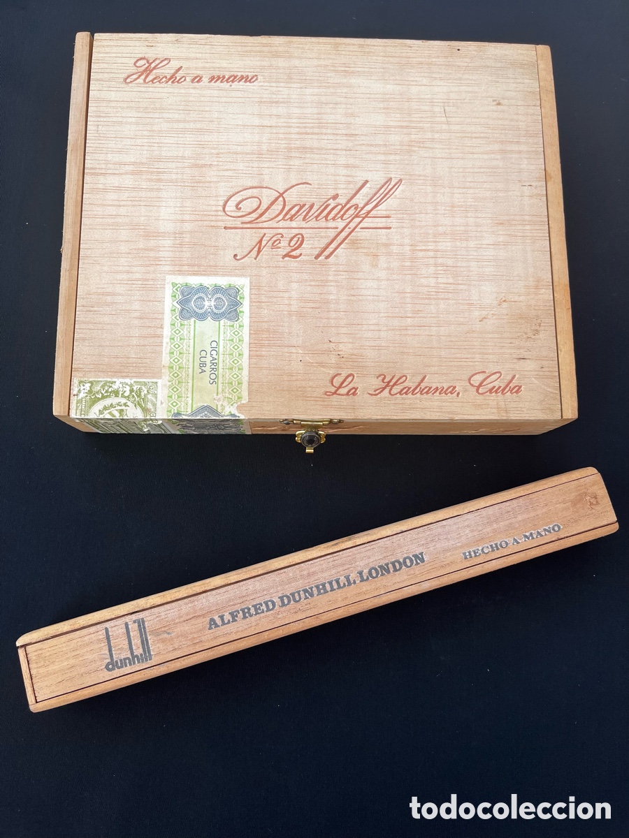 Cajas de Puros: Dos cajas de puros vac&iacute;as Davidoff n2 y Dunhill. Habana. Cuba.