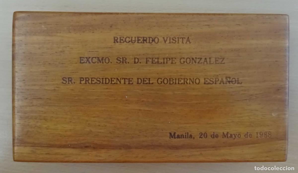 Bo&icirc;tes de Cigares: CAJA CONTIENE 8 PUROS TABACALERA MANILA FILIPINAS 1988 VISITA D. FELIPE GONZALEZ