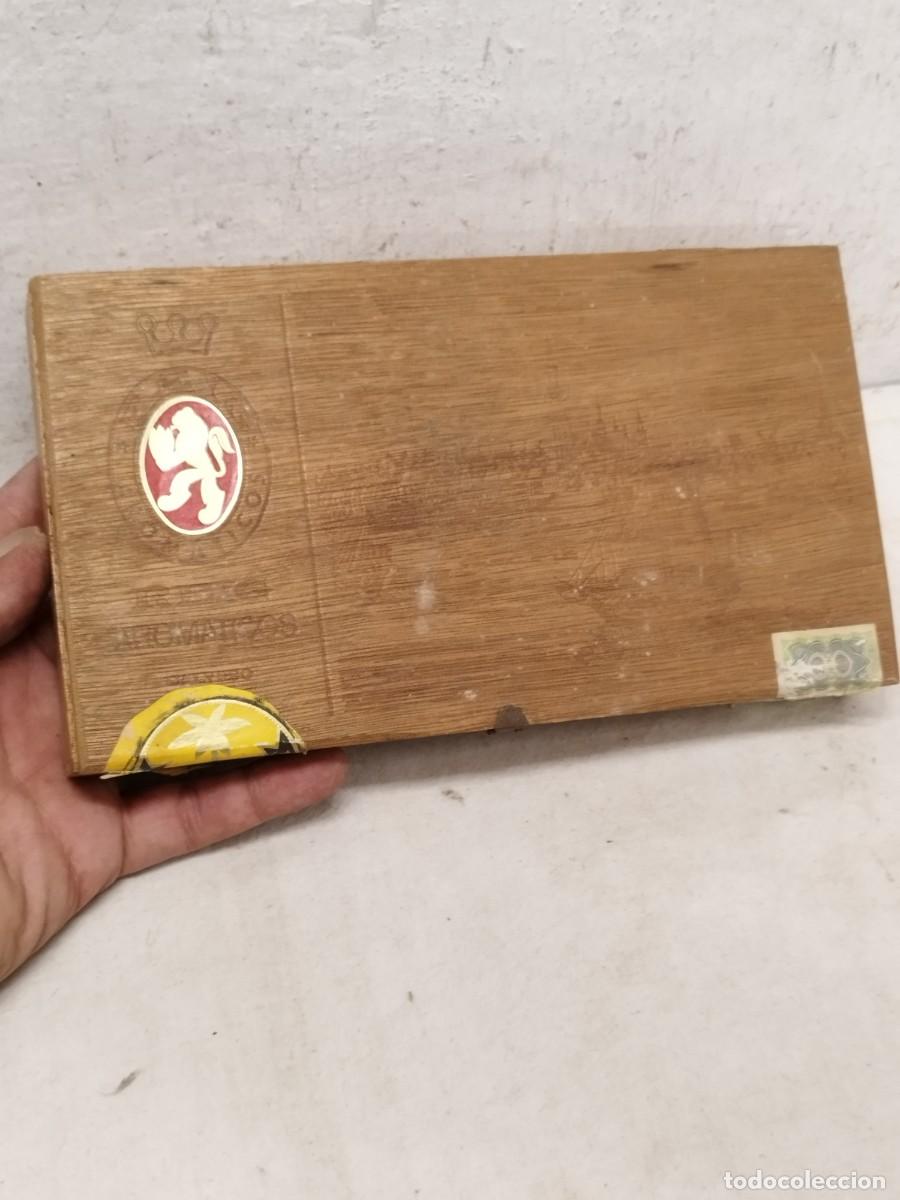 Cajas de Puros: Antigua caja de puros, vac&iacute;a. Reig arom&aacute;ticos calypso.