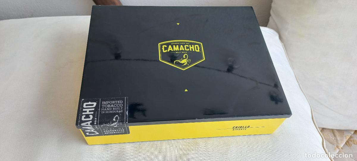 Cajas de Puros: CAJA PUROS VACIA CAMACHO CRIOLLO GIGANTE, DE MADERA LACADA. HONDURAS.