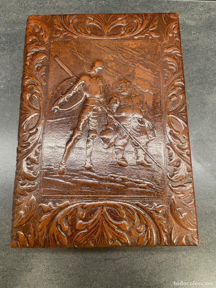 Cajas de Puros: Antigua Caja de M&uacute;sica y Cigarrera / Humidor de Madera y Cuero Repujado - Motivo Don Quijote y Sanch