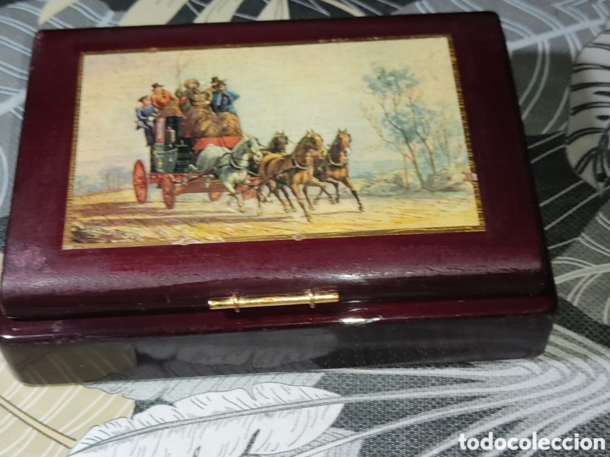 Cigar Boxes: Antigua Caja cigarrera o de tabaco de madera marqueter&iacute;a.