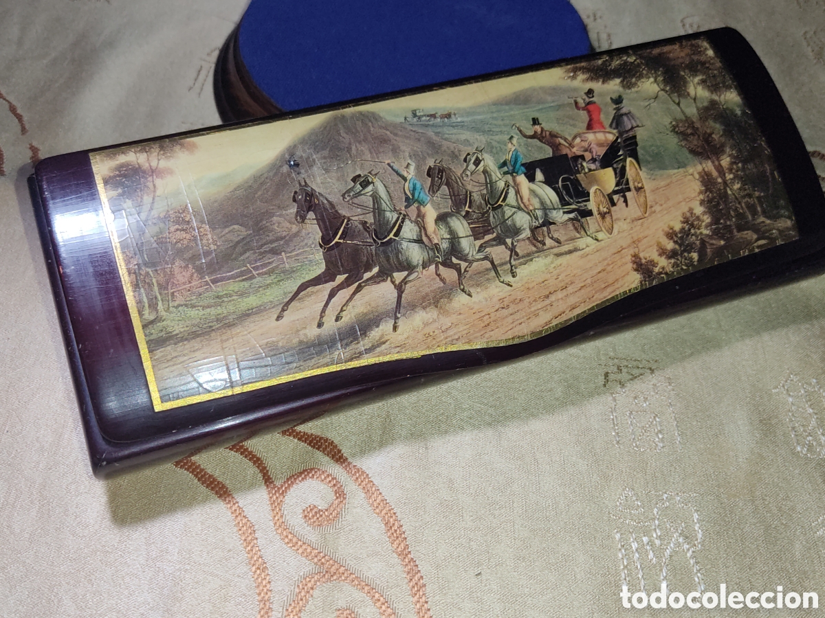 Cajas de puros: Antigua Caja cigarrera o de tabaco de sal&oacute;n de madera marqueter&iacute;a.