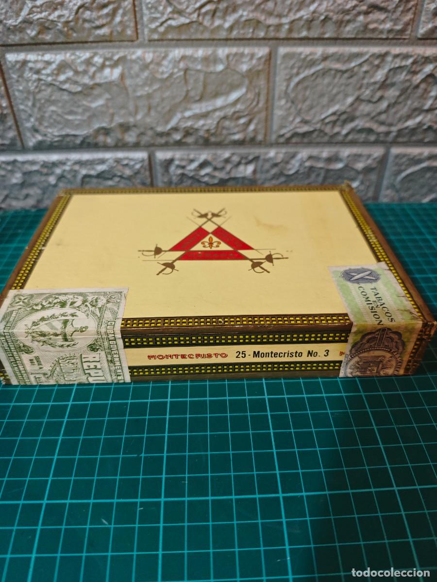 Cajas de puros: Caja 25 puros Montecristo N.3 precintada de los buenos