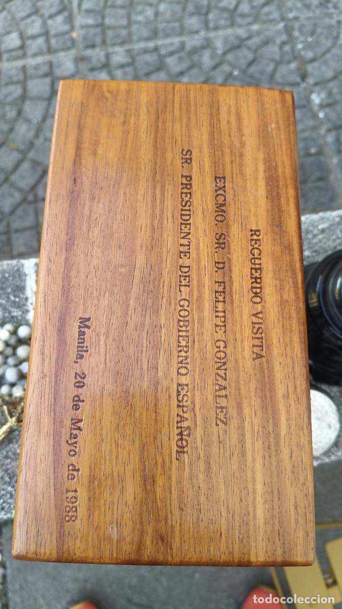 Cajas de puros: Cadeau diplomatique a Felipe Gonzalez 1988 bo&icirc;te de cigare grav&eacute;e a son nom manque 2 cigare