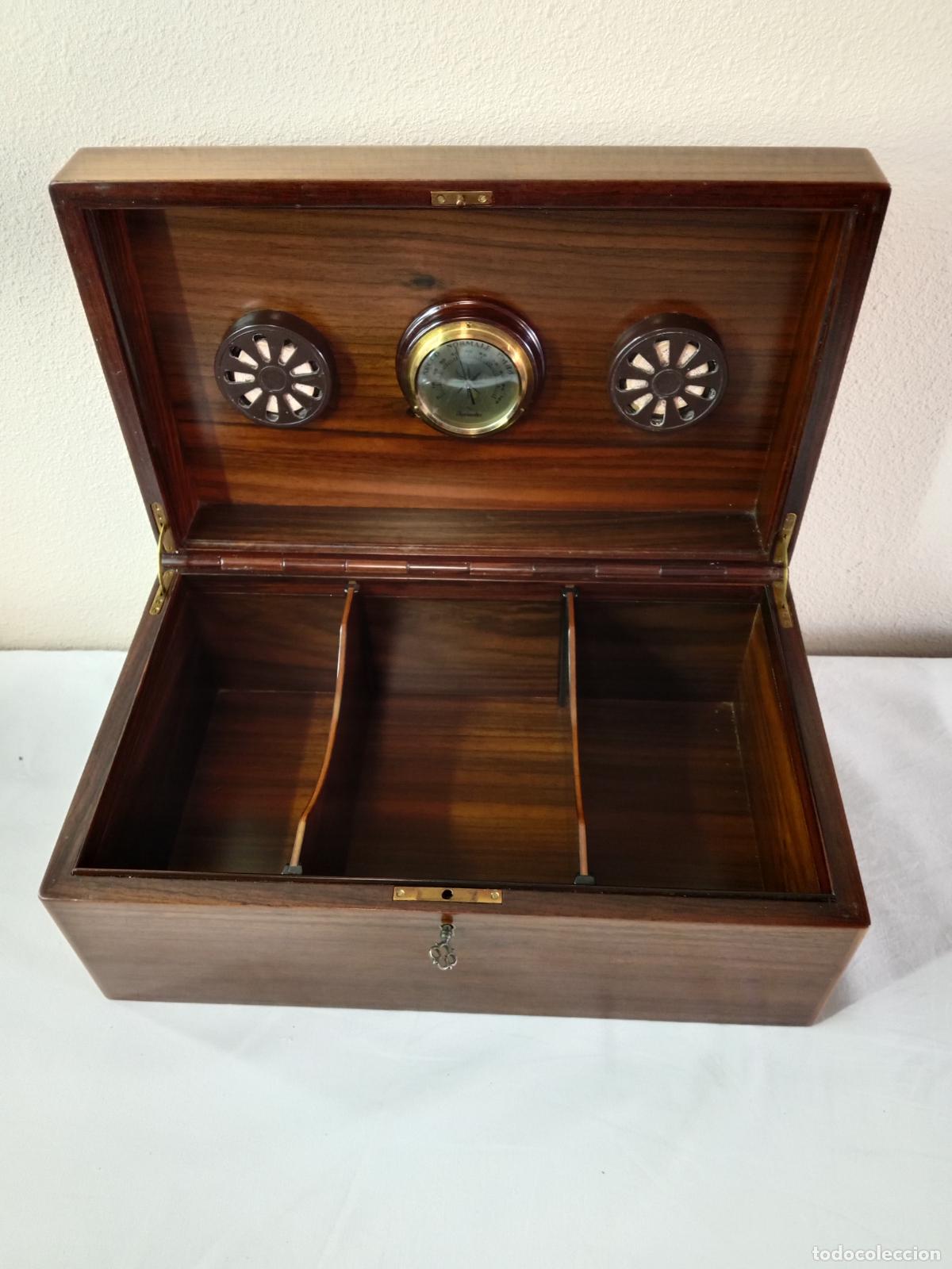 Bo&icirc;tes de Cigares: Humidor de puros de madera con llave de los a&ntilde;os 80