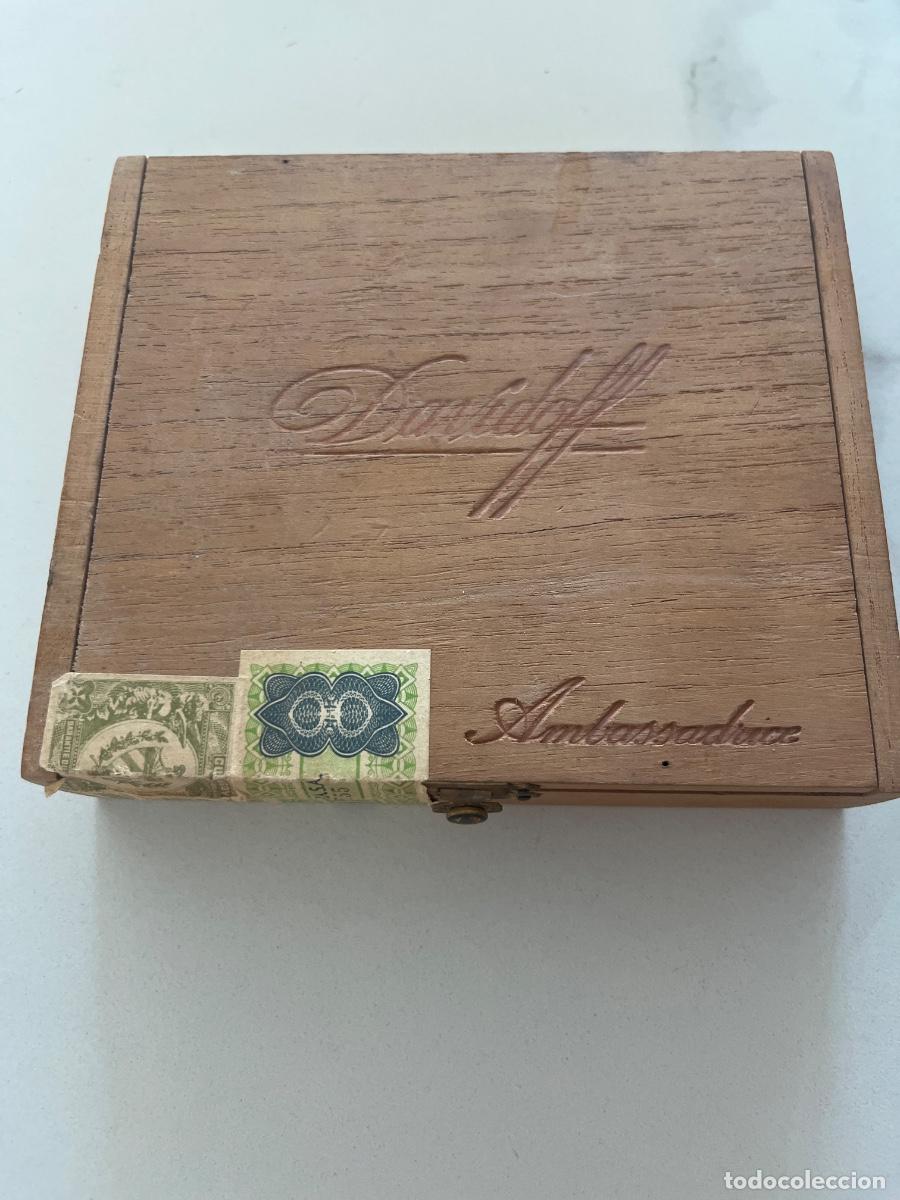Zigarrenkisten: Antigua caja con puros Davidoff.