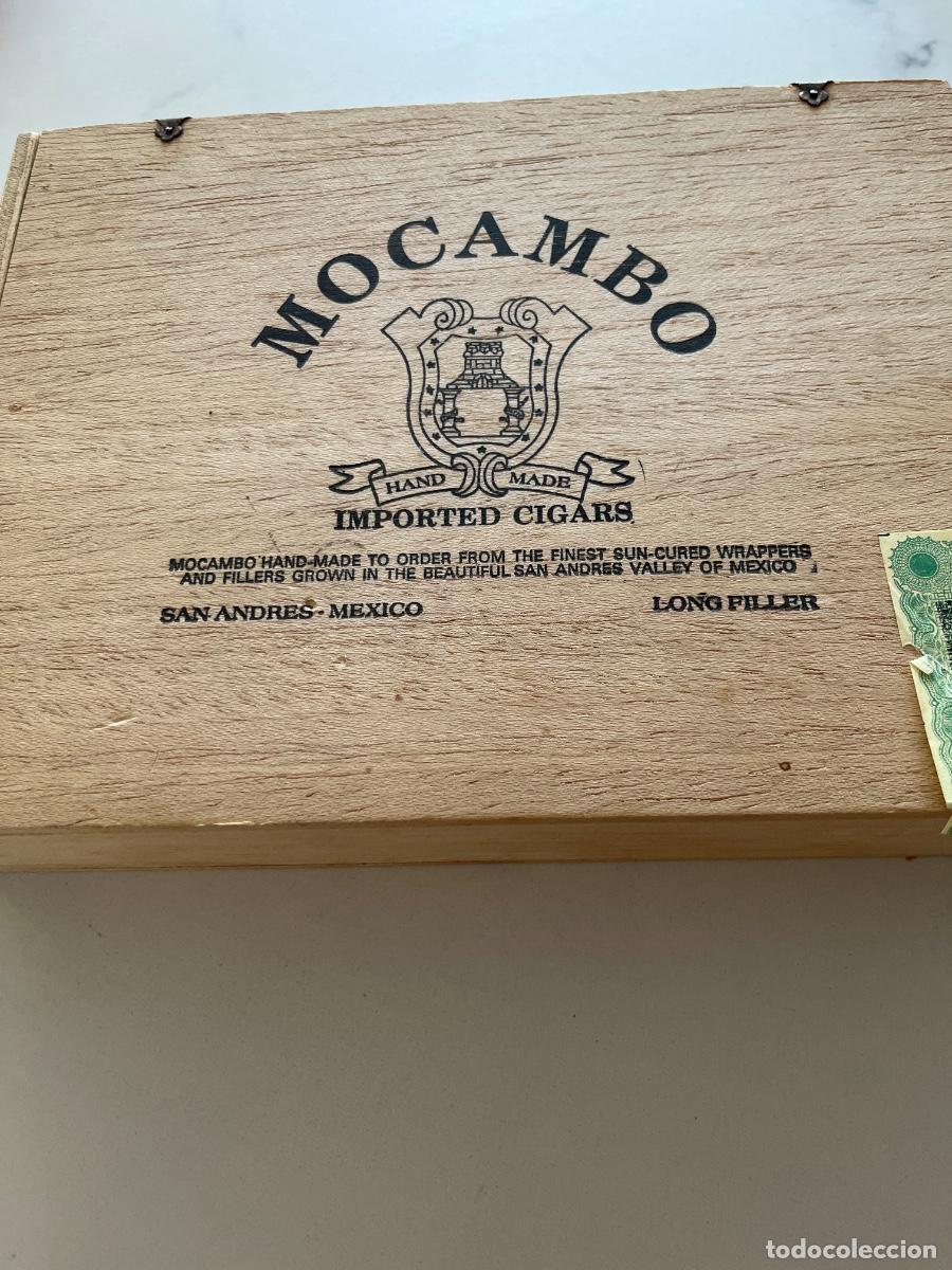 Cajas de puros: Antigua caja Mocambo con 17 puros.