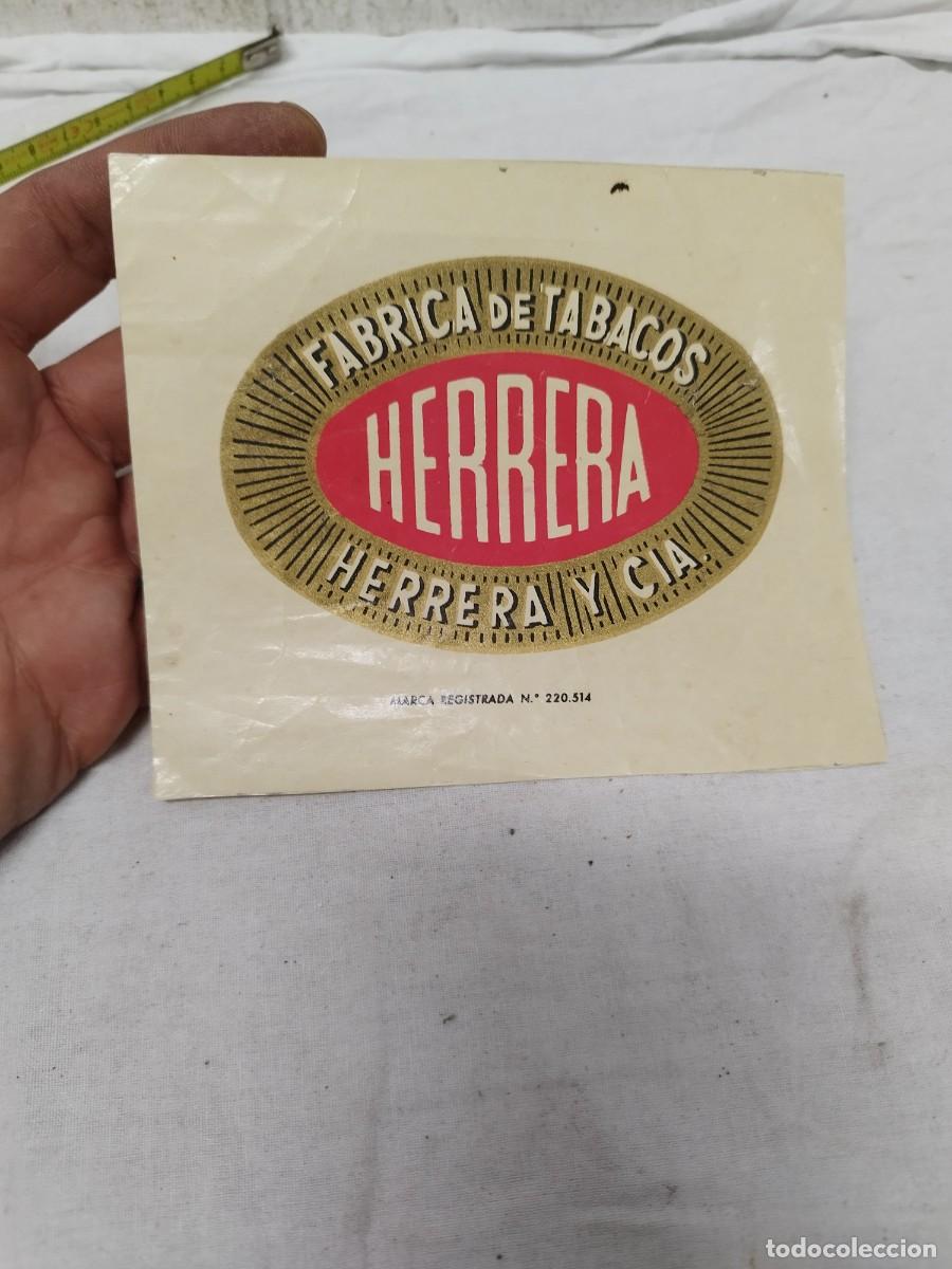 Cajas de puros: Antigua etiqueta habilitaci&oacute;n de F&aacute;brica de Tabacos Herrera y C&iacute;a, Islas Canarias. Puros.
