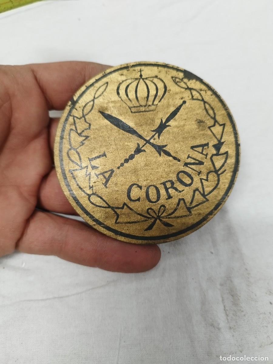 Cajas de puros: &bull; Antigua Etiqueta de Caja de Puros La Corona. Habana Cuba. Di&aacute;metro Circular.