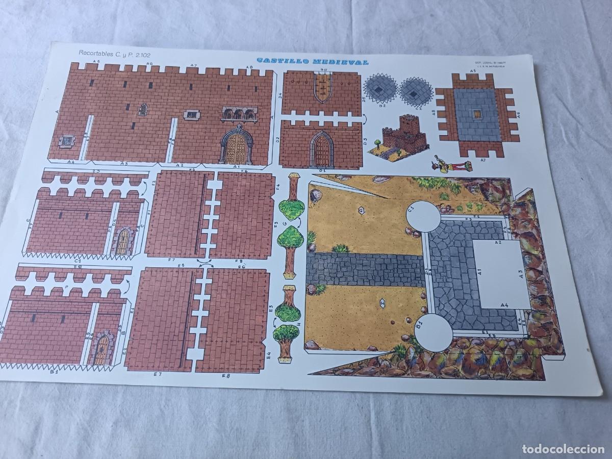 Colecionismo Recort&aacute;veis: Antigua Hoja de Recortable, EVA, Castillo Medieval, unos 44 x 30 cms.